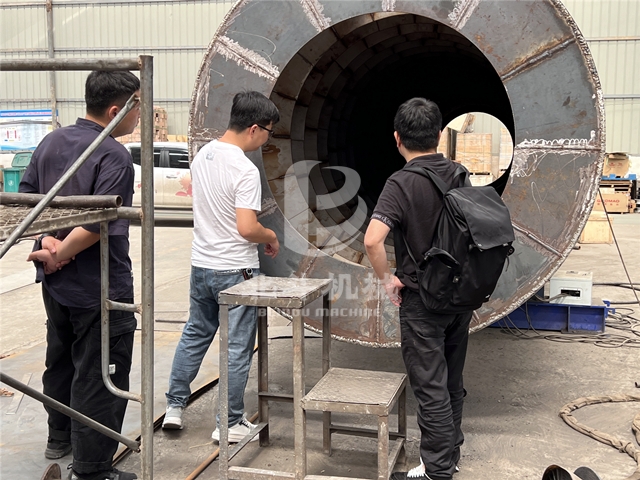 客户走进木材91香蕉视频在线看机生产车间