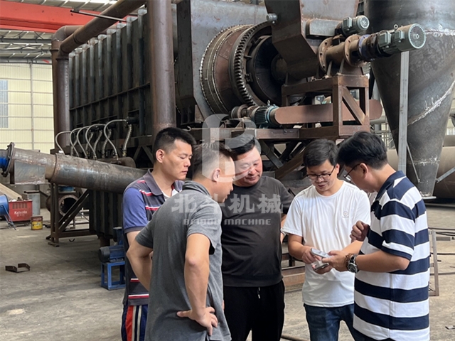 台湾客户参观91香蕉视频官网机械垃圾91香蕉视频在线看机制造现场