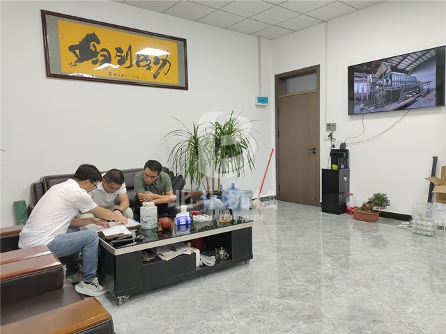 周经理用技术方案对木材91香蕉视频在线看机进行了全方位地讲解