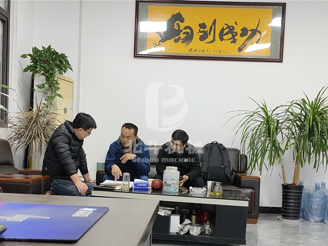 欢迎江西客户到91香蕉视频官网考察木材91香蕉视频在线看机